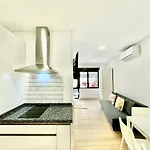 Amazing Seaside By Eaw Homes Апартаменти *
